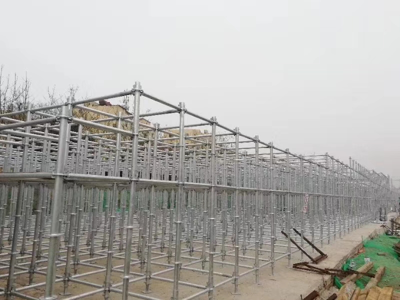 搭建腳手架橫向掃地桿與縱向掃地桿時(shí)，怎么設(shè)置好？ (圖1)